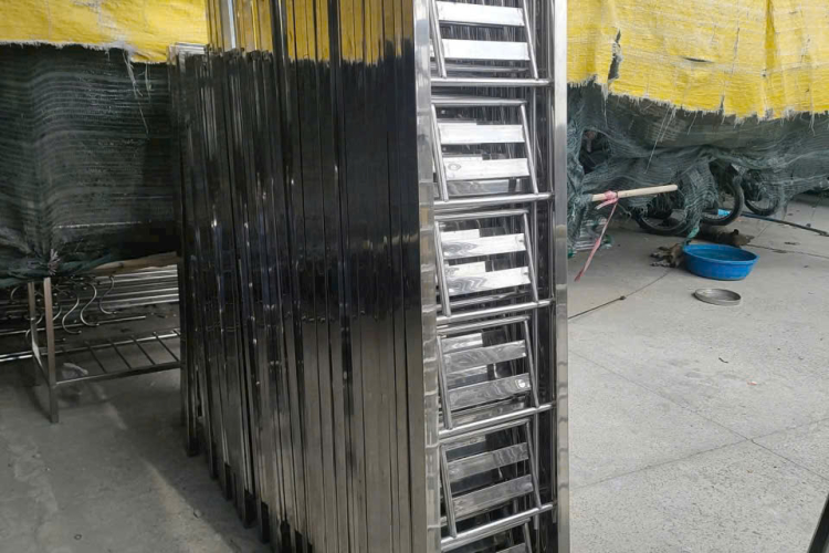 Thang Inox